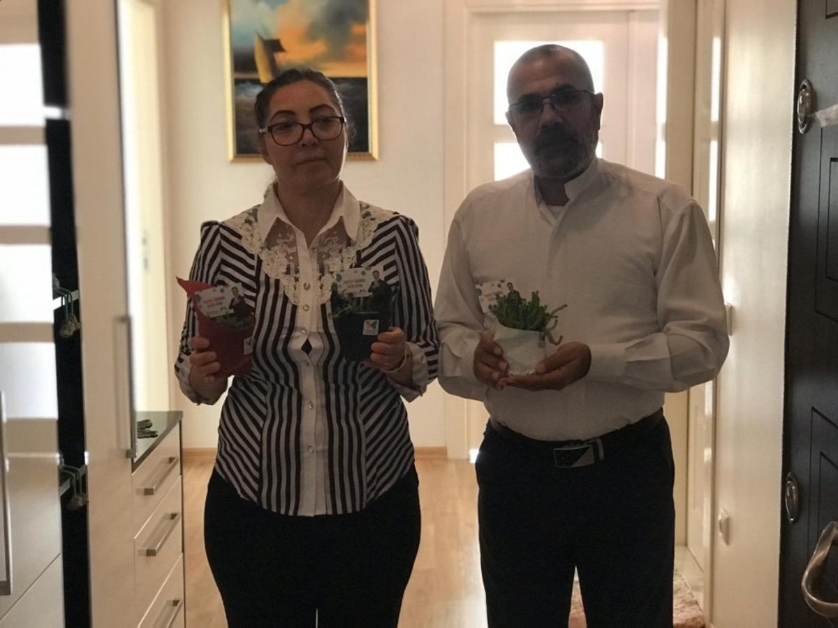 Annelere ilk hediye Mersin B&uuml;y&uuml;kşehir Belediyesi&rsquo;nden