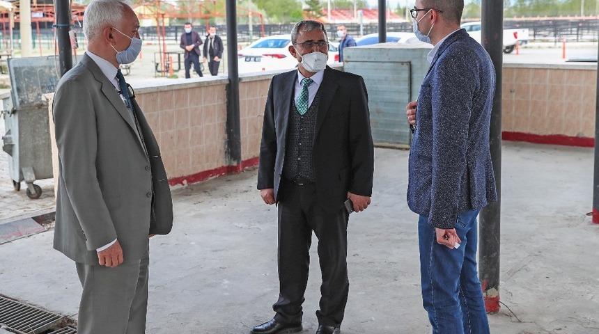 Başkan, Canlı Hayvan Pazarı&rsquo;nı inceledi
