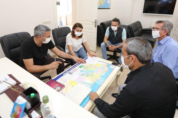 Mezitli’de berber ve kuaförler dezenfekte ediliyor G2