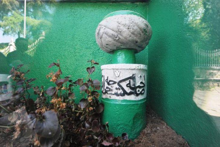 Bursa'da türbenin üzerine 5 katlı bina yapıldı G3