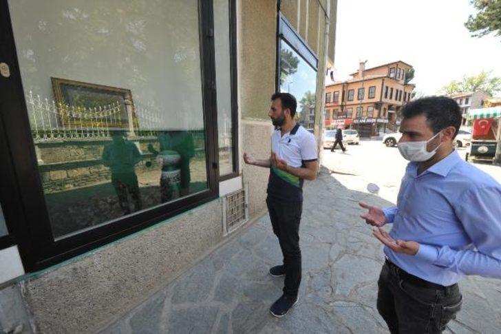 Bursa'da türbenin üzerine 5 katlı bina yapıldı G4