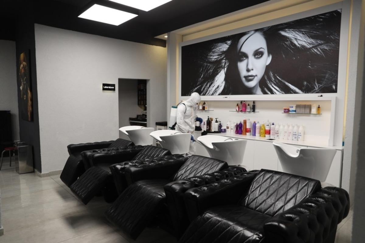 Mardin&rsquo;de berber ve g&uuml;zellik salonları dezenfekte edildi