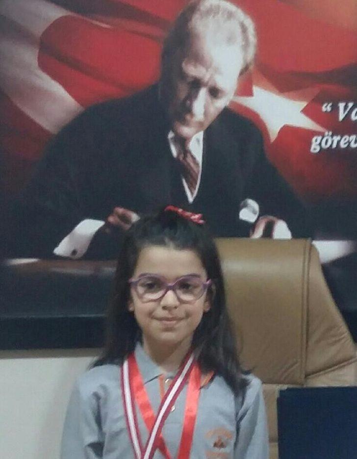 İlkokul öğrencisinin yazdığı öykü kitap oldu G3