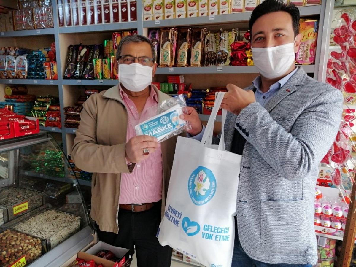 B&uuml;y&uuml;kşehirden Ahmetlili vatandaşlara &uuml;cretsiz maske