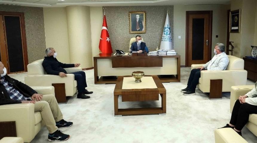 Kocaeli&rsquo;deki kahvehane işletmecilerine gıda kolisi dağıtıldı