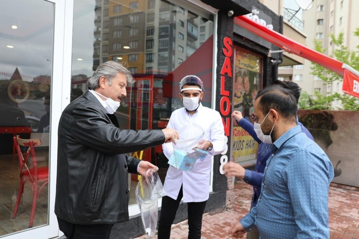 Melikgazi&rsquo;de berber ve kuaf&ouml;rler dezenfekte edildi