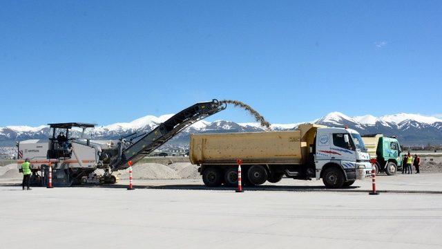 Erzurum Havalimanı’nda çalışmalar yeniden başladı