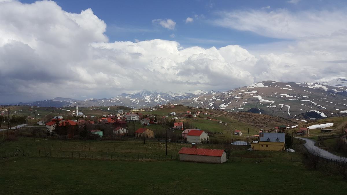 Koronavir&uuml;sten ka&ccedil;anlar akın etti, il&ccedil;enin n&uuml;fusu y&uuml;zde 70 arttı
