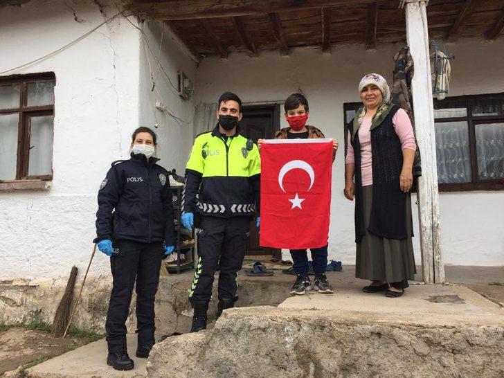 Trafik polisi, söz verdiği öğrencilerle EBA'da buluştu G2