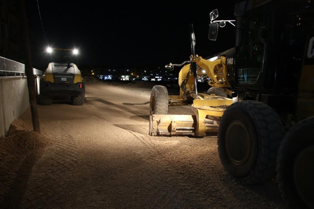 Ahmet Yesevi&rsquo;de yol yapımı s&uuml;r&uuml;yor