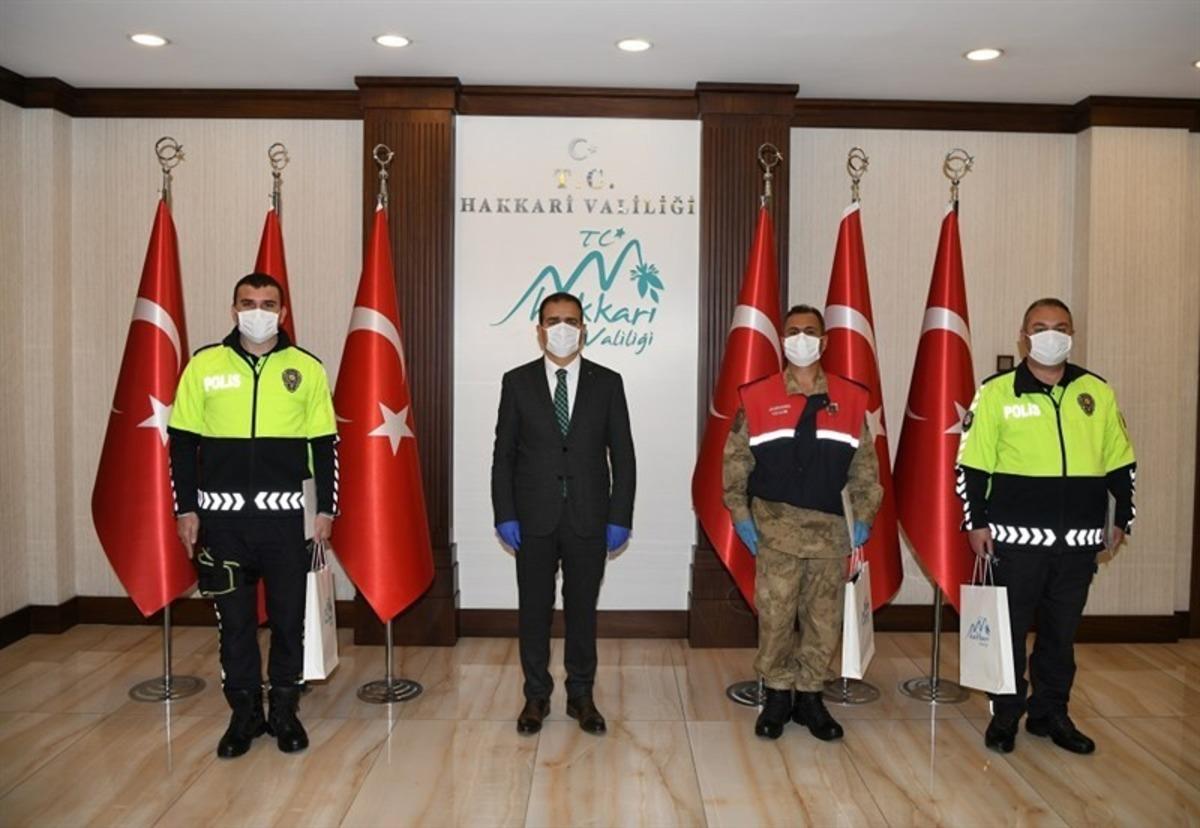 Hakkari&rsquo;de başarılı trafik memurları &ouml;d&uuml;llendirildi
