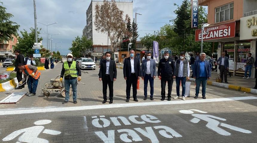 Kahta&rsquo;da &ouml;nce yaya g&ouml;rselli &ccedil;izgi &ccedil;alışması başlatıldı