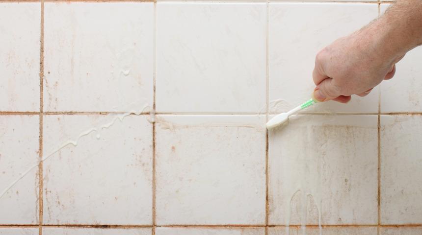 Farkı g&ouml;r&uuml;nce g&ouml;zlerinize inanamayacaksınız! Fayans aralarını temizlerken...