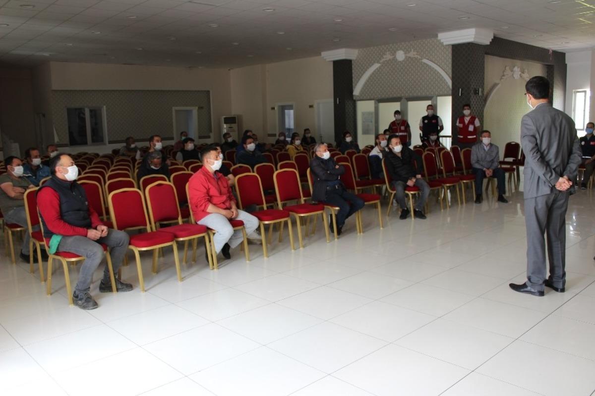 Bayrami&ccedil;&rsquo;te berber ve kuaf&ouml;rlerle toplantı