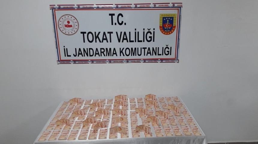 Piyasaya s&uuml;remeden yakalandı