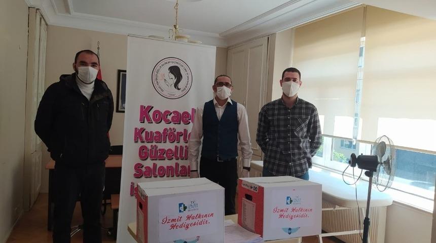 İzmit Belediyesi&rsquo;nden kuaf&ouml;rlere ihtiya&ccedil; kolisi desteği