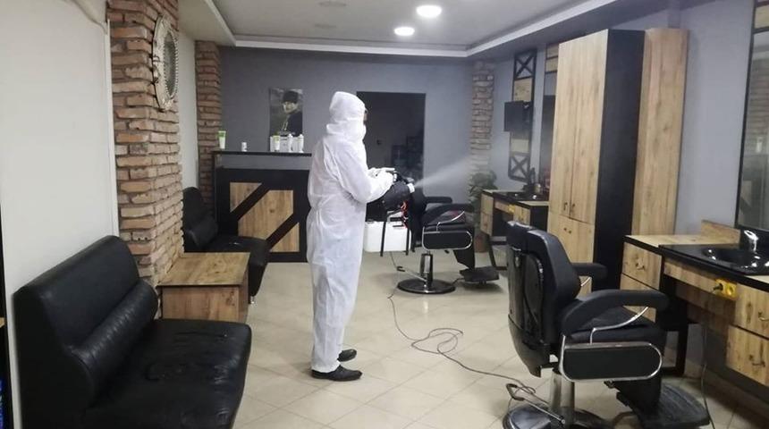 Bafra&rsquo;da berber ve kuaf&ouml;rlere dezenfekte, gıda işletmelerine denetim