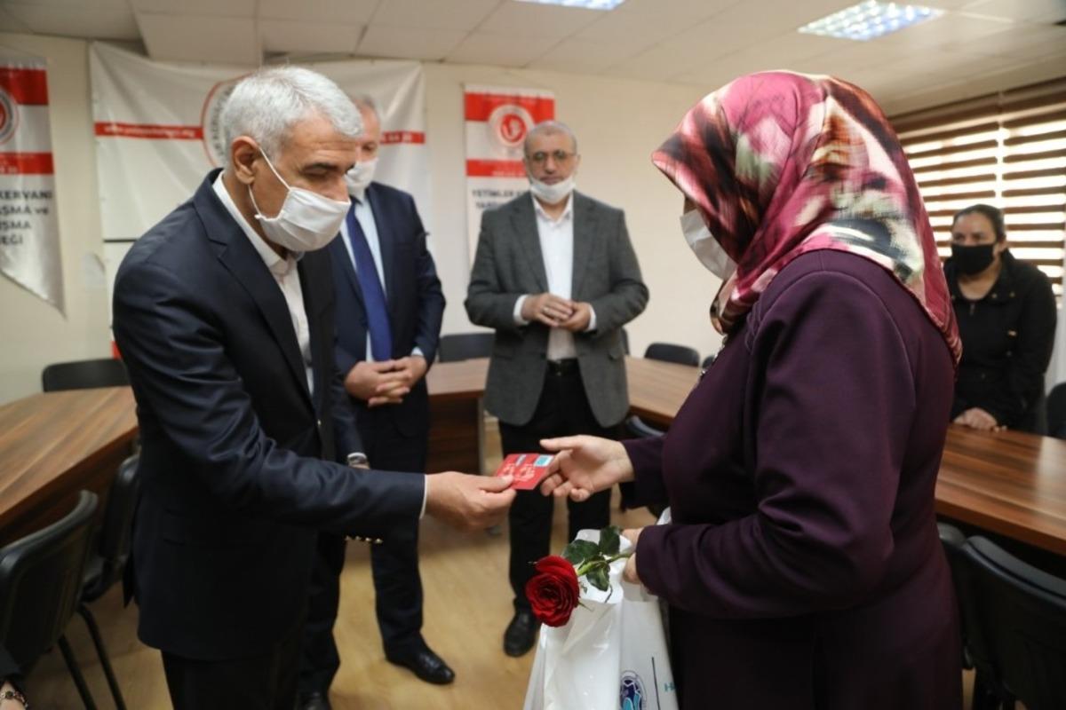 G&uuml;der yetim anneleri ile bir araya geldi