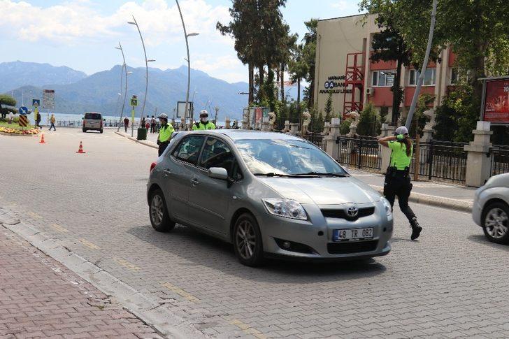 Marmaris’te sürücüler broşürle bilgilendirildi G5