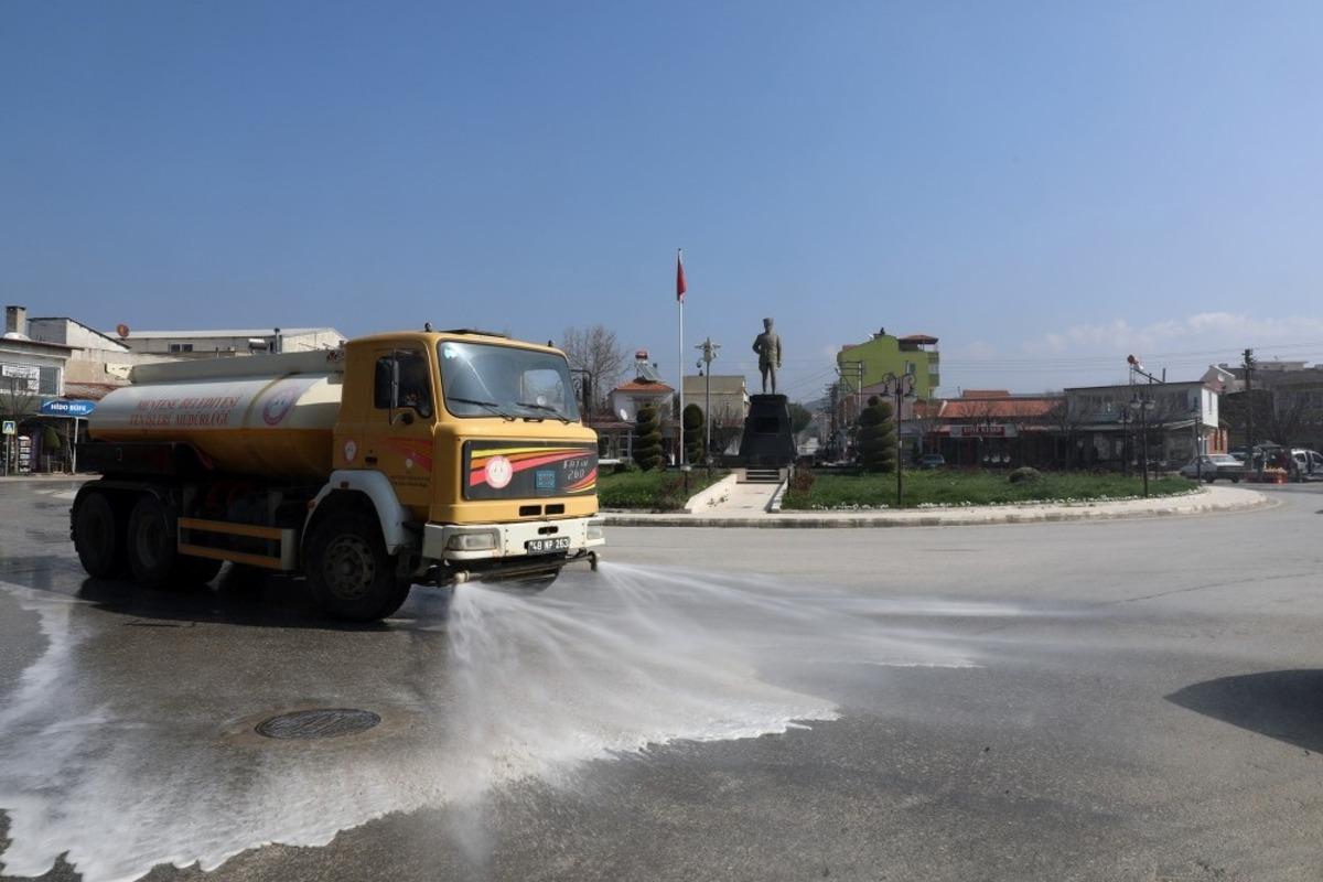 Menteşe&rsquo;de dezenfeksiyon işlemleri devam ediyor