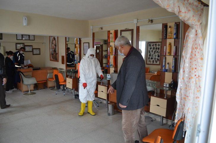 Belediye ekipleri berber ve kuaför salonlarını dezenfekte etti G3