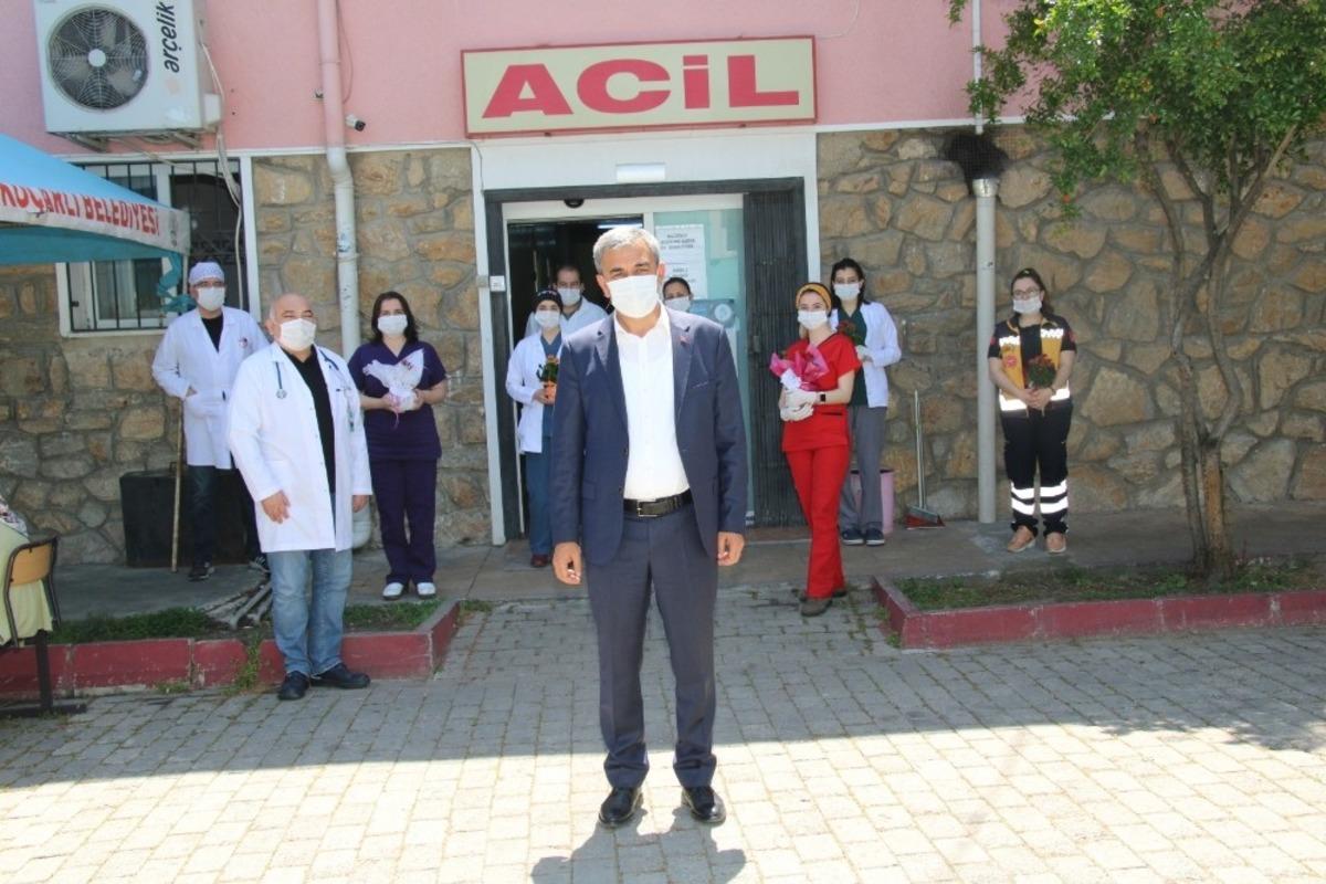Başkan Kaplan sağlık &ccedil;alışanı anneleri unutmadı