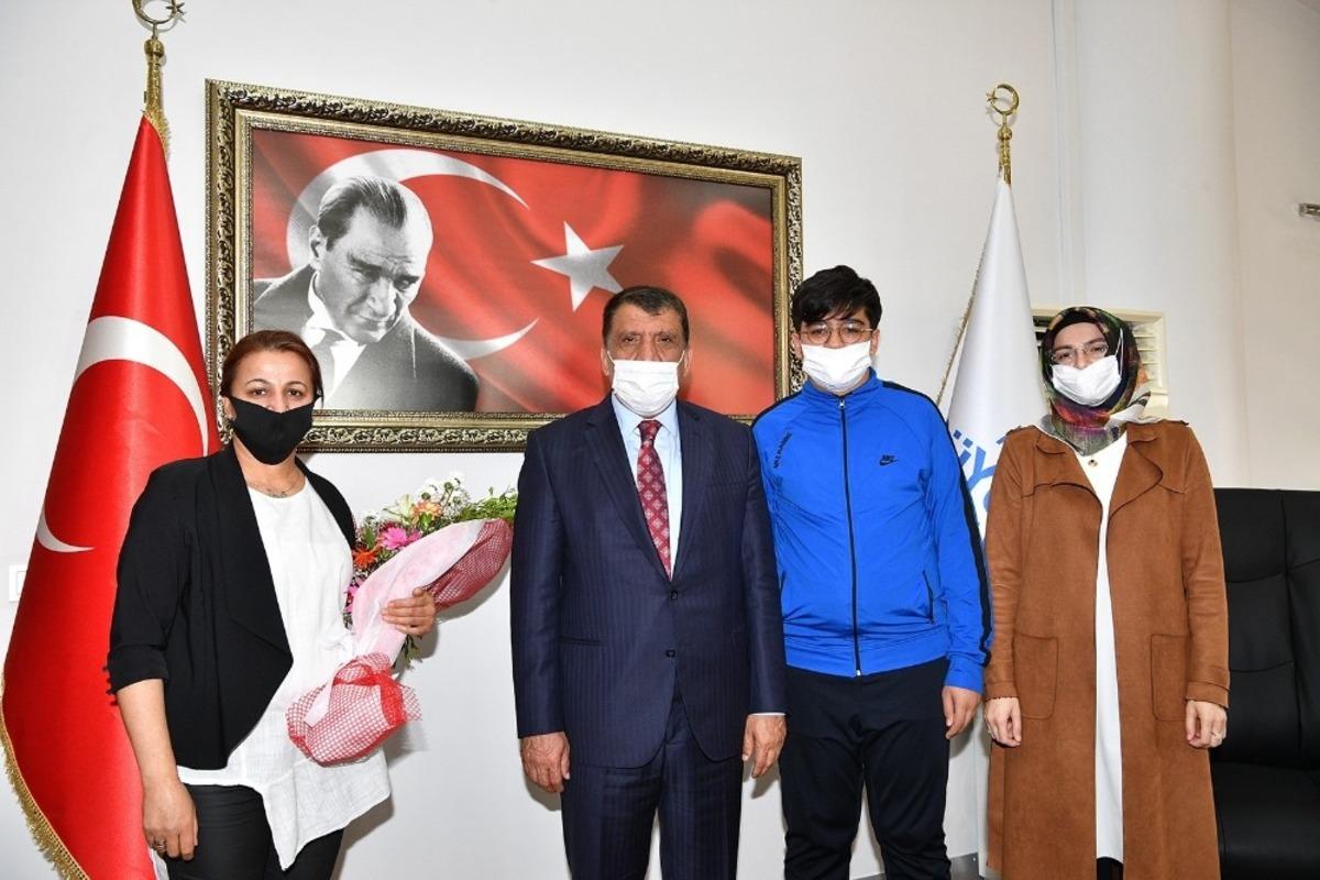 Anneme Mektup yarışmasında dereceye girenlere &ouml;d&uuml;l