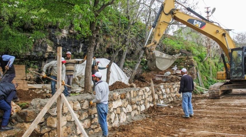 Bitlis Belediyesinden yol genişletme &ccedil;alışmaları