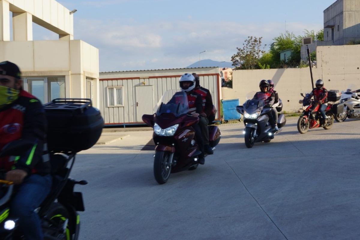 Motosiklet tutkunlarından hastalara ve sağlık&ccedil;ılara moral
