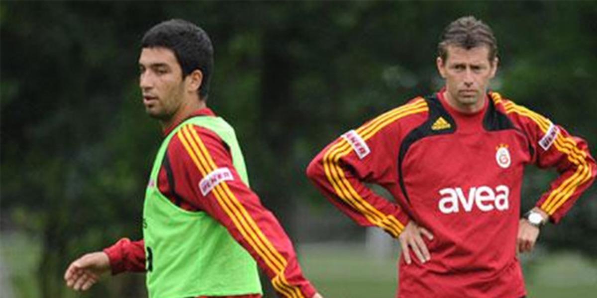 Galatasaray'ın eski teknik direkt&ouml;r&uuml; Skibbe'nin evinde tecav&uuml;z skandalı!
