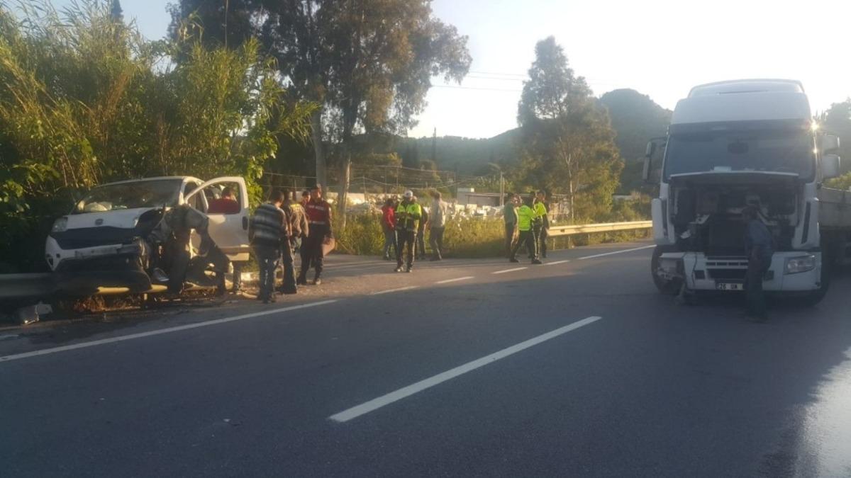 S&ouml;ke&rsquo;de trafik kazası: 3 yaralı
