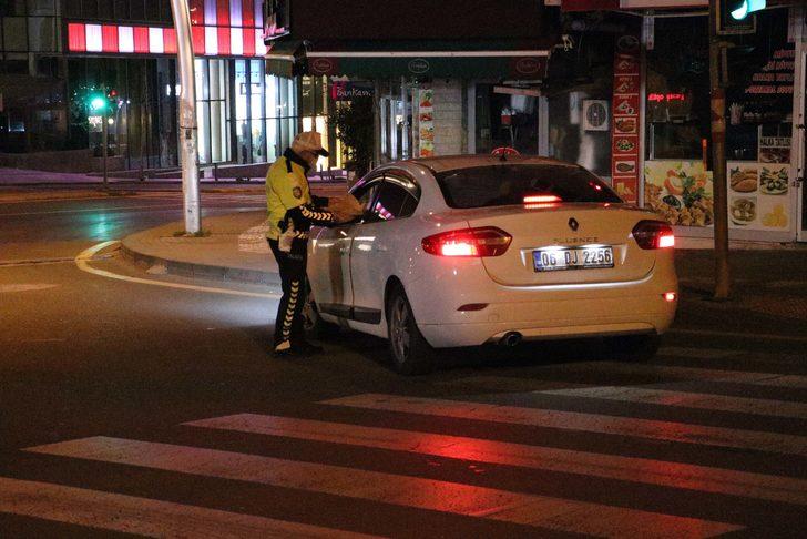 Son dakika! 24 ilde 2 günlük sokağa çıkma kısıtlaması başladı G3