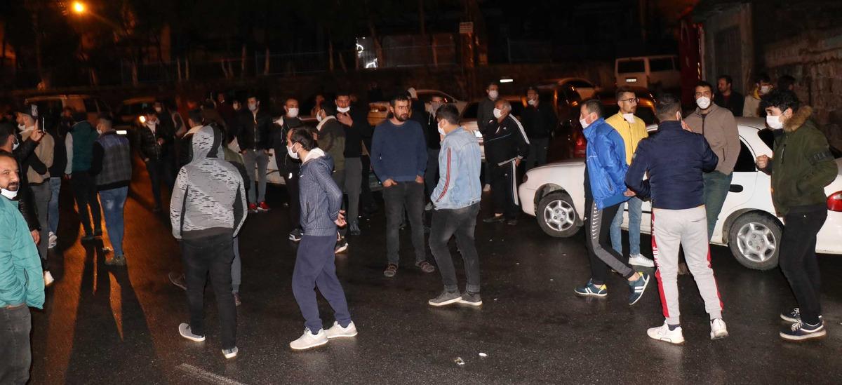Grup Yorum &uuml;yesi İbrahim G&ouml;k&ccedil;ek'in cenazesi Kayseri'ye getirildi, 500 kişilik grup sokağa d&ouml;k&uuml;ld&uuml;