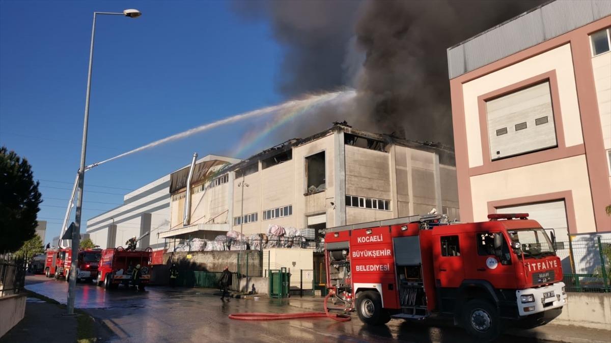 G&Uuml;NCELLEME - Kocaeli'de fabrika yangını