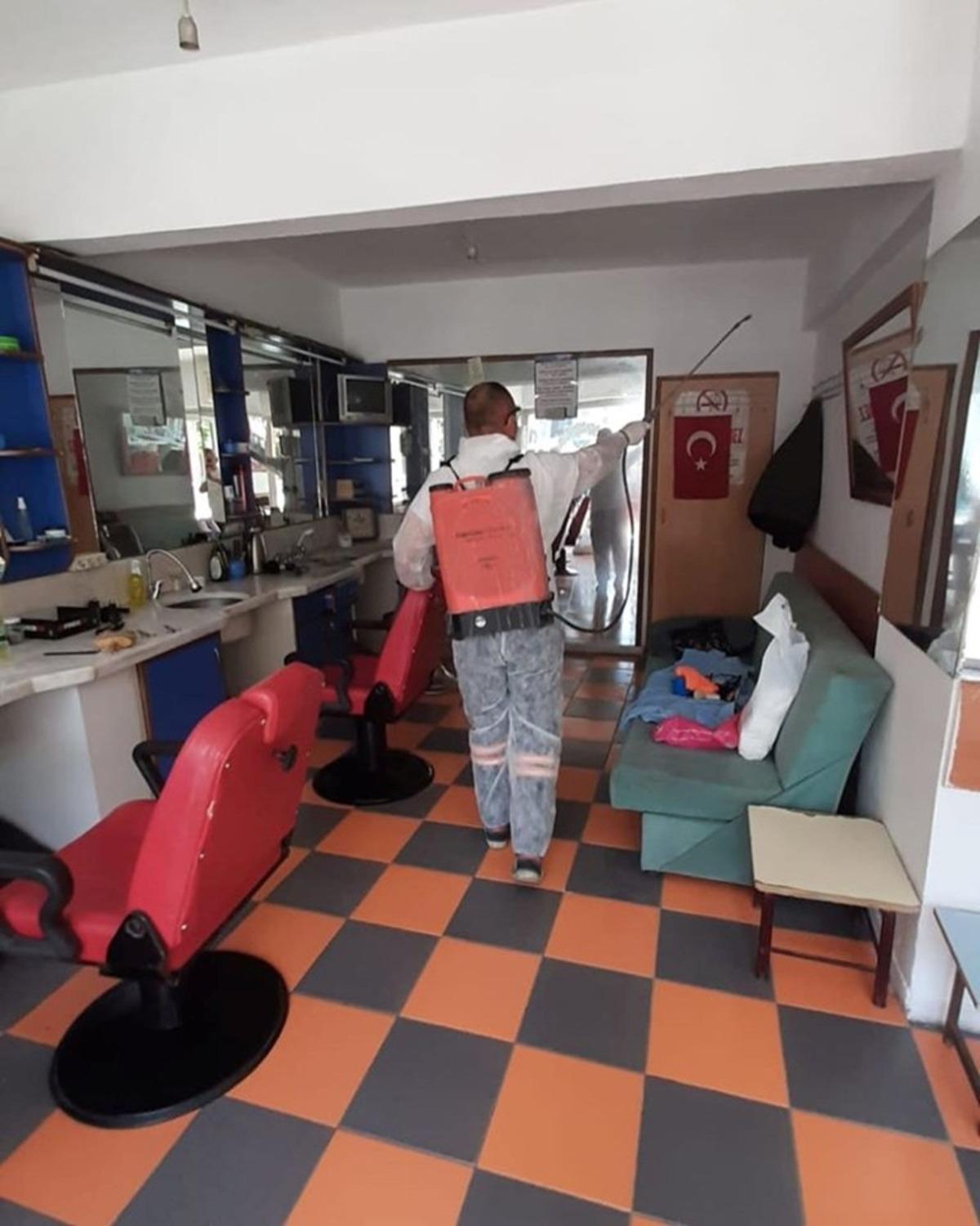 Mut&rsquo;ta berber ve kuaf&ouml;r salonlarında dezenfeksiyon &ccedil;alışması