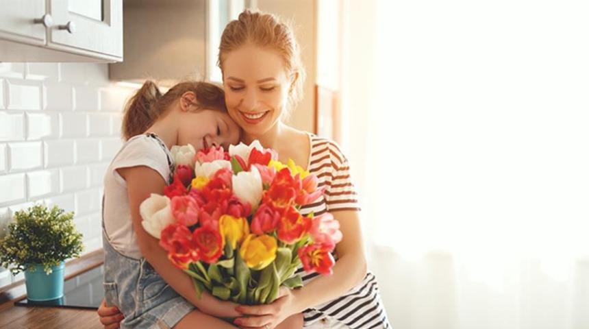 Bug&uuml;n anneler g&uuml;n&uuml;! İşte en g&uuml;zel anneler g&uuml;n&uuml; mesajları ve şiirleri