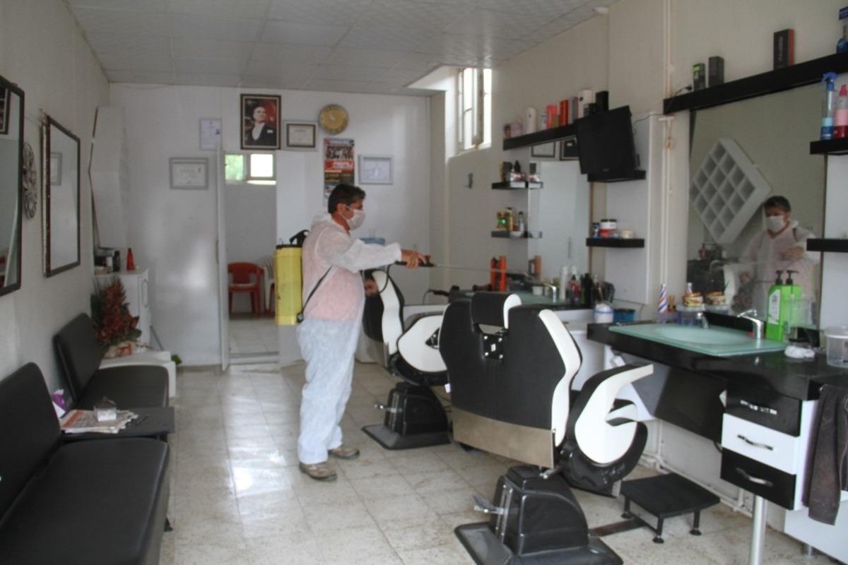 Kuyucak&rsquo;ta berber ve kuaf&ouml;r salonları dezenfekte edildi