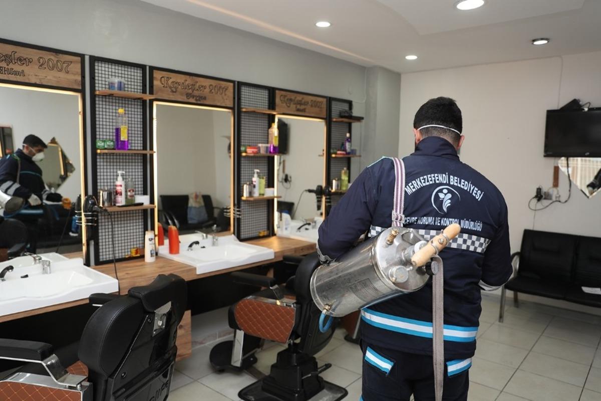 Merkezefendi&rsquo;de 730 berber, kuaf&ouml;r ve g&uuml;zellik salonu dezenfekte edildi