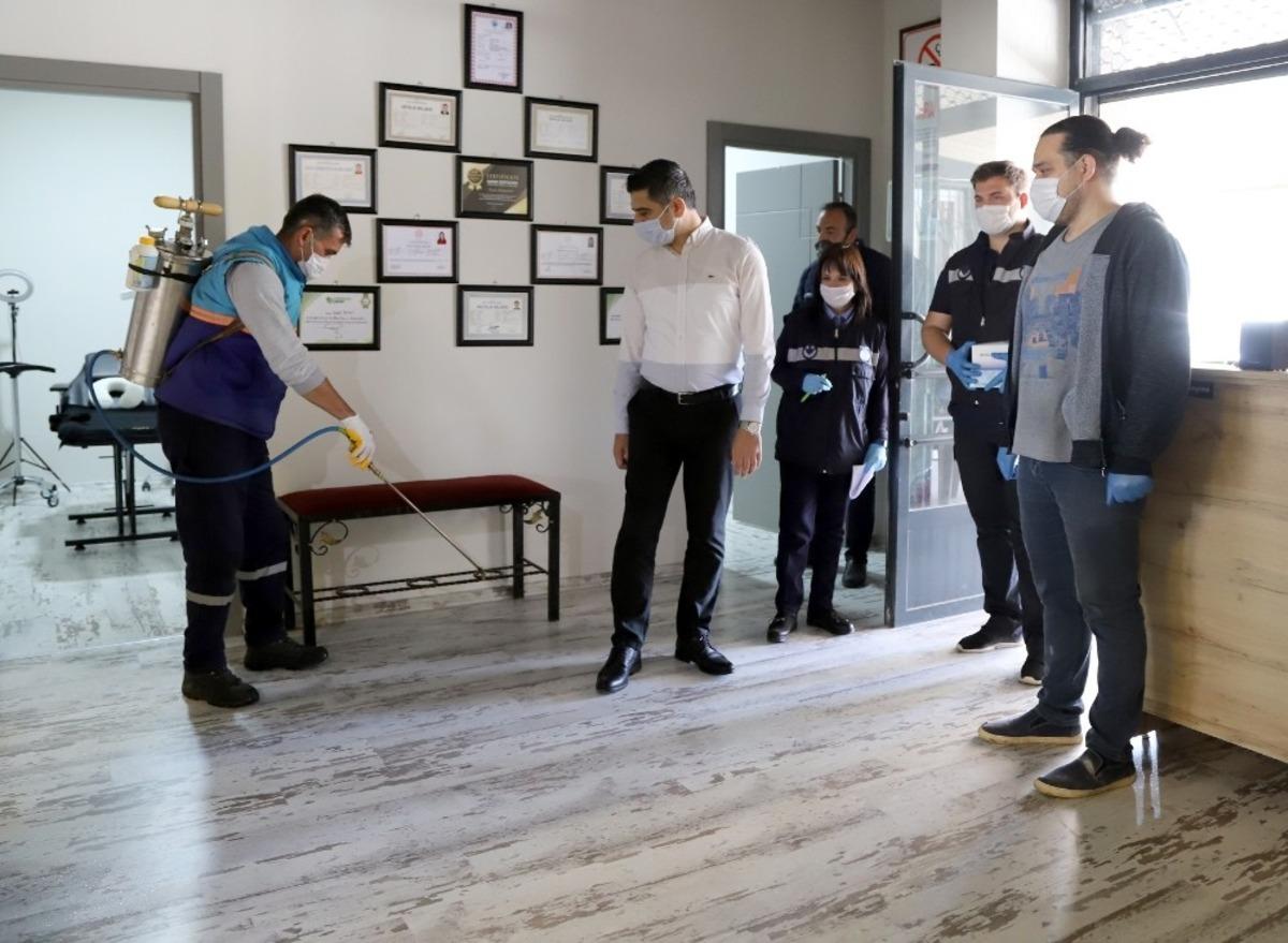 Menderes&rsquo;te berber ve kuaf&ouml;rler a&ccedil;ılışa hazır