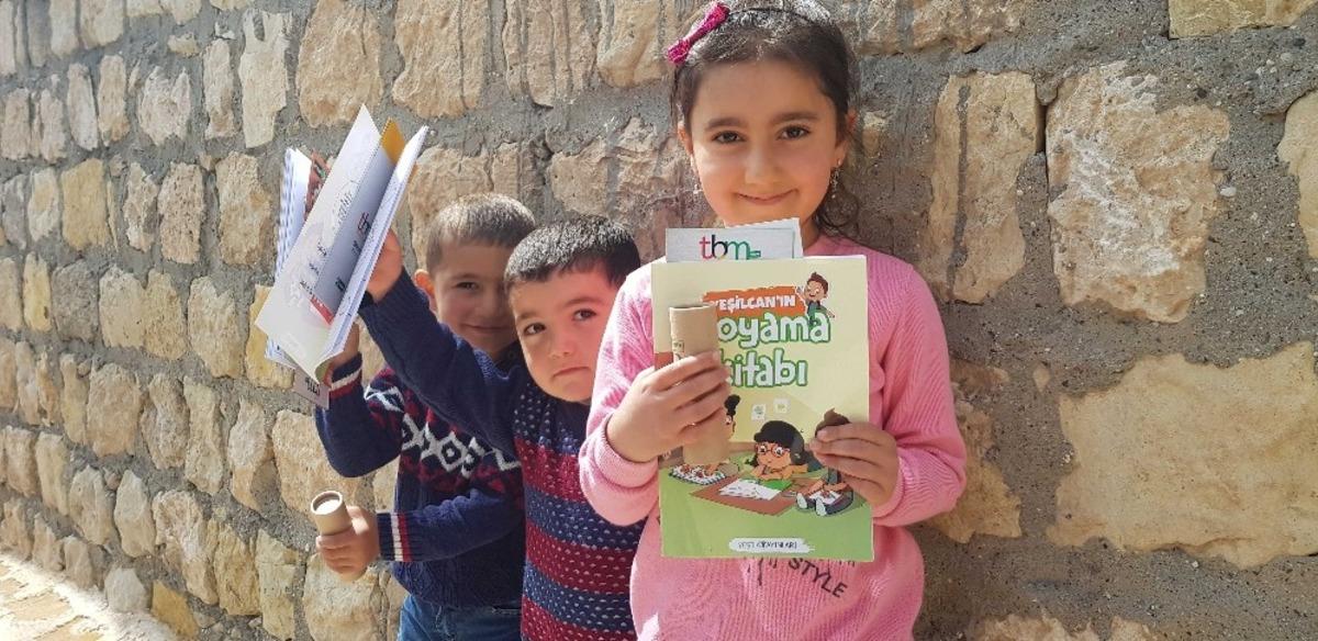 Yeşilay evde kalan &ccedil;ocukları sevindirdi