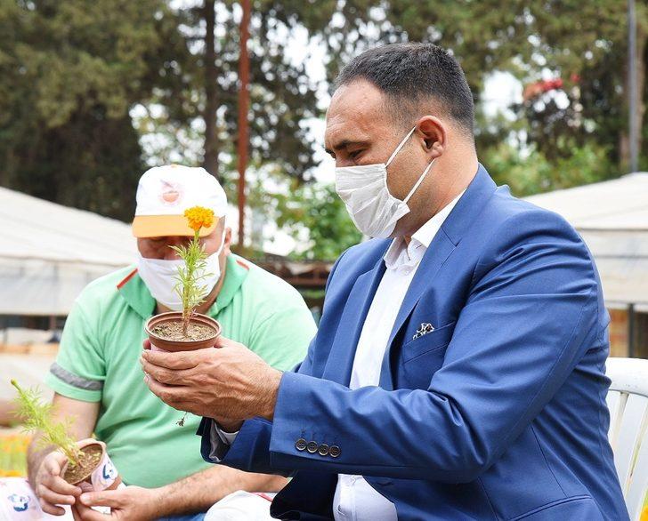 Başkan Yılmaz’dan annelere 100 bin kadife çiçeği G3