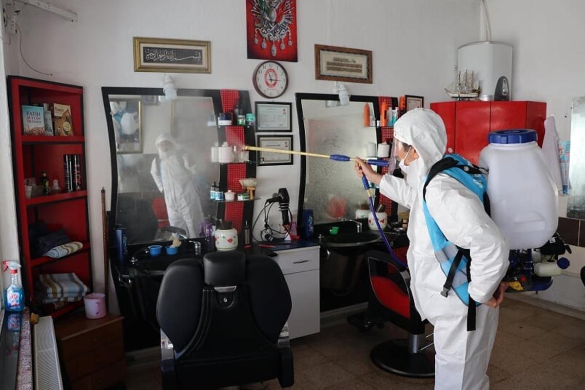 Berber ve kuaf&ouml;rlere dezenfekte desteği