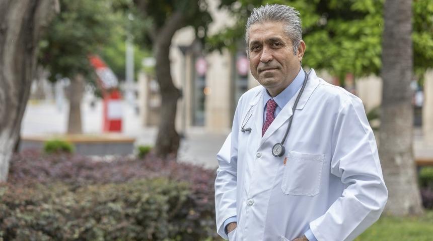 Dr. Kandemir&rsquo;den pazar g&uuml;n&uuml; sokağa &ccedil;ıkacak 65 yaş &uuml;st&uuml; vatandaşlara uyarı