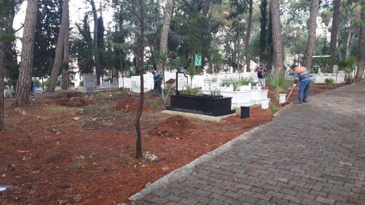 Büyükşehir mezarlıkları temizleniyor G2