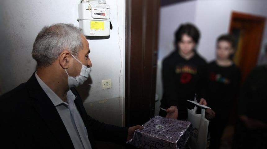 Başkan Büyükgöz, çocukların yüzünü güldürdü