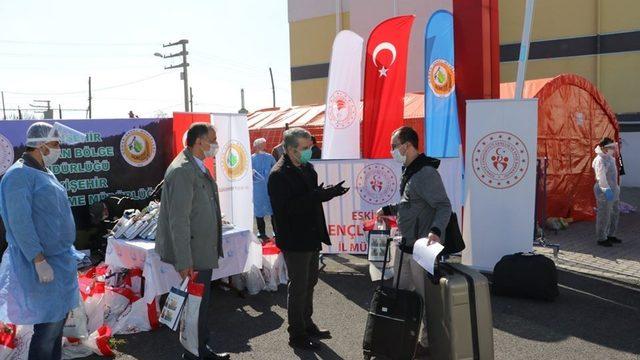 Covid-19 tahliyelerinde fidan hediye edildi