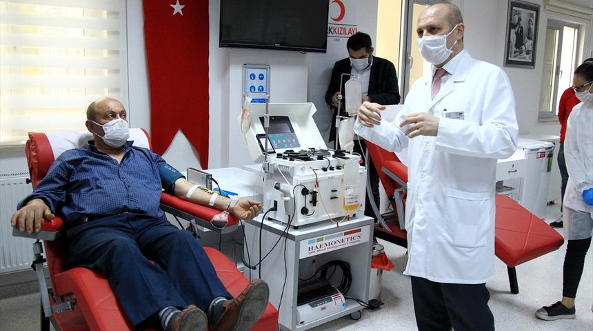 Koronavir&uuml;s&uuml; yenen &ccedil;ift&ccedil;i imm&uuml;n plazma bağış&ccedil;ısı oldu