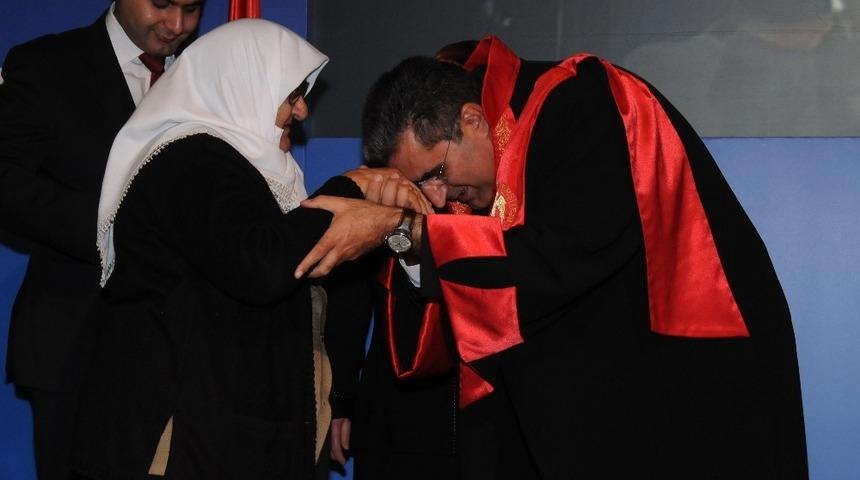 Başkan Konuk: &ldquo;Bu sene anneler g&uuml;n&uuml;nde bedenler uzak g&ouml;n&uuml;ller daha bir yakın olacak&rdquo;