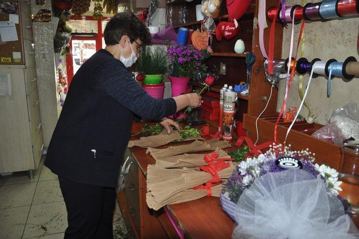 Kars’ta çiçekçilerde Anneler Günü yoğunluğu G2