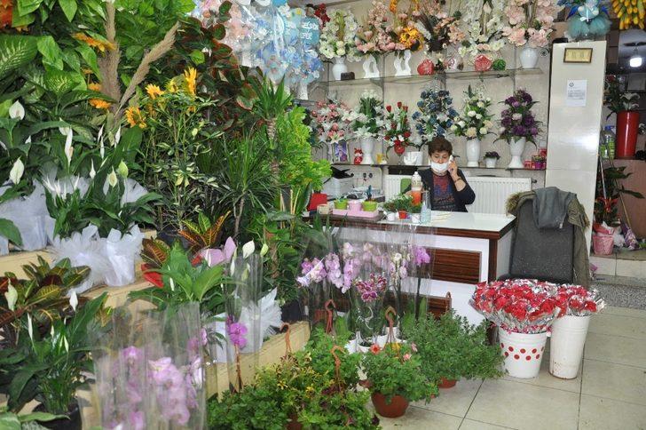 Kars’ta çiçekçilerde Anneler Günü yoğunluğu G4